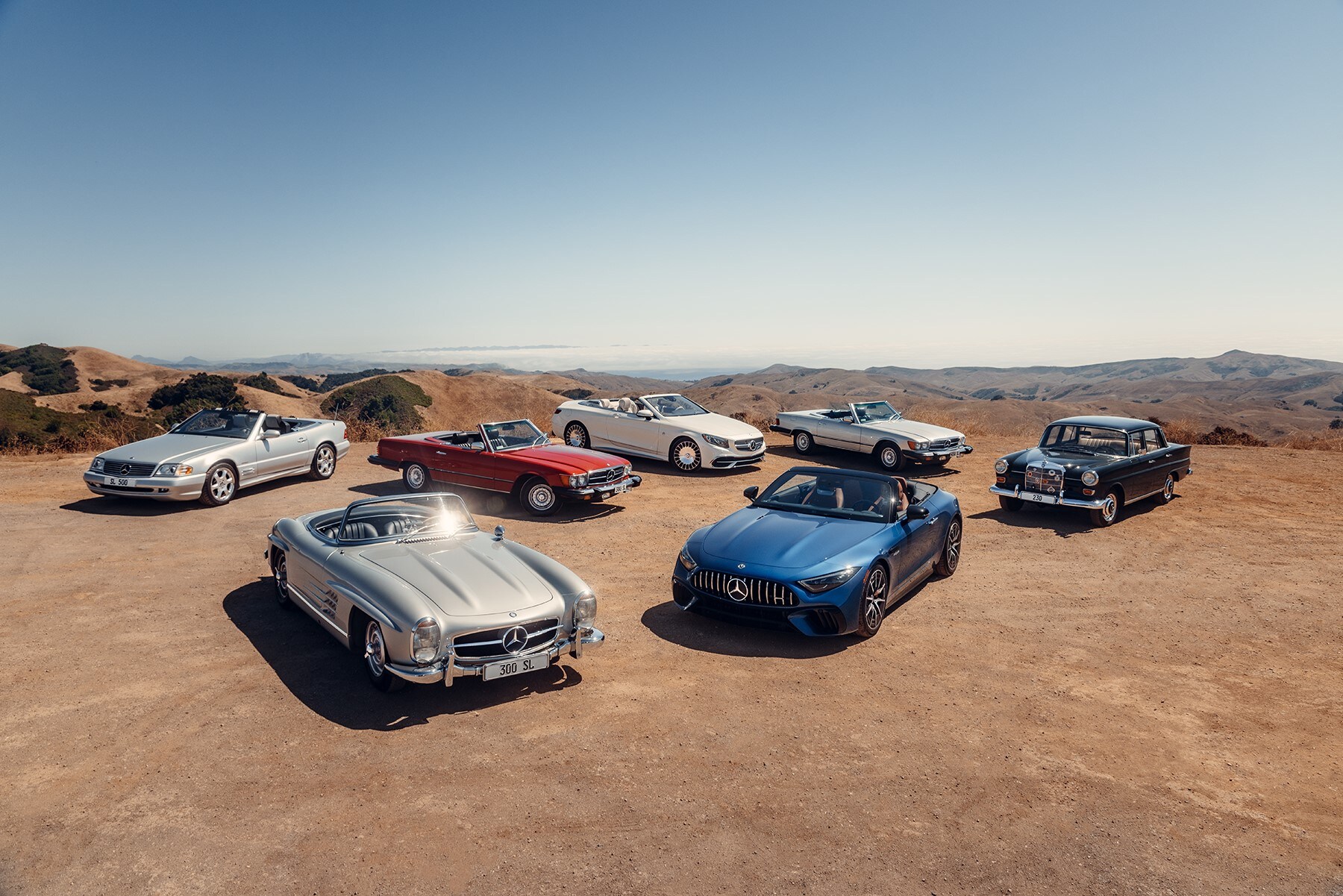 Mercedes-Benz Classic Fahrzeuge. Mercedes-Benz Classic Fahrzeuge in der Wüste.