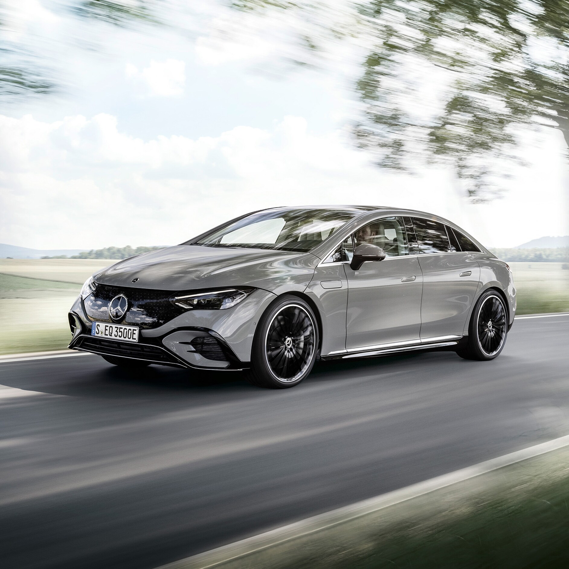 Mercedes-Benz EQS Limousine in der Frontansicht. Mercedes-Benz EQS Limousine in der Frontansicht.